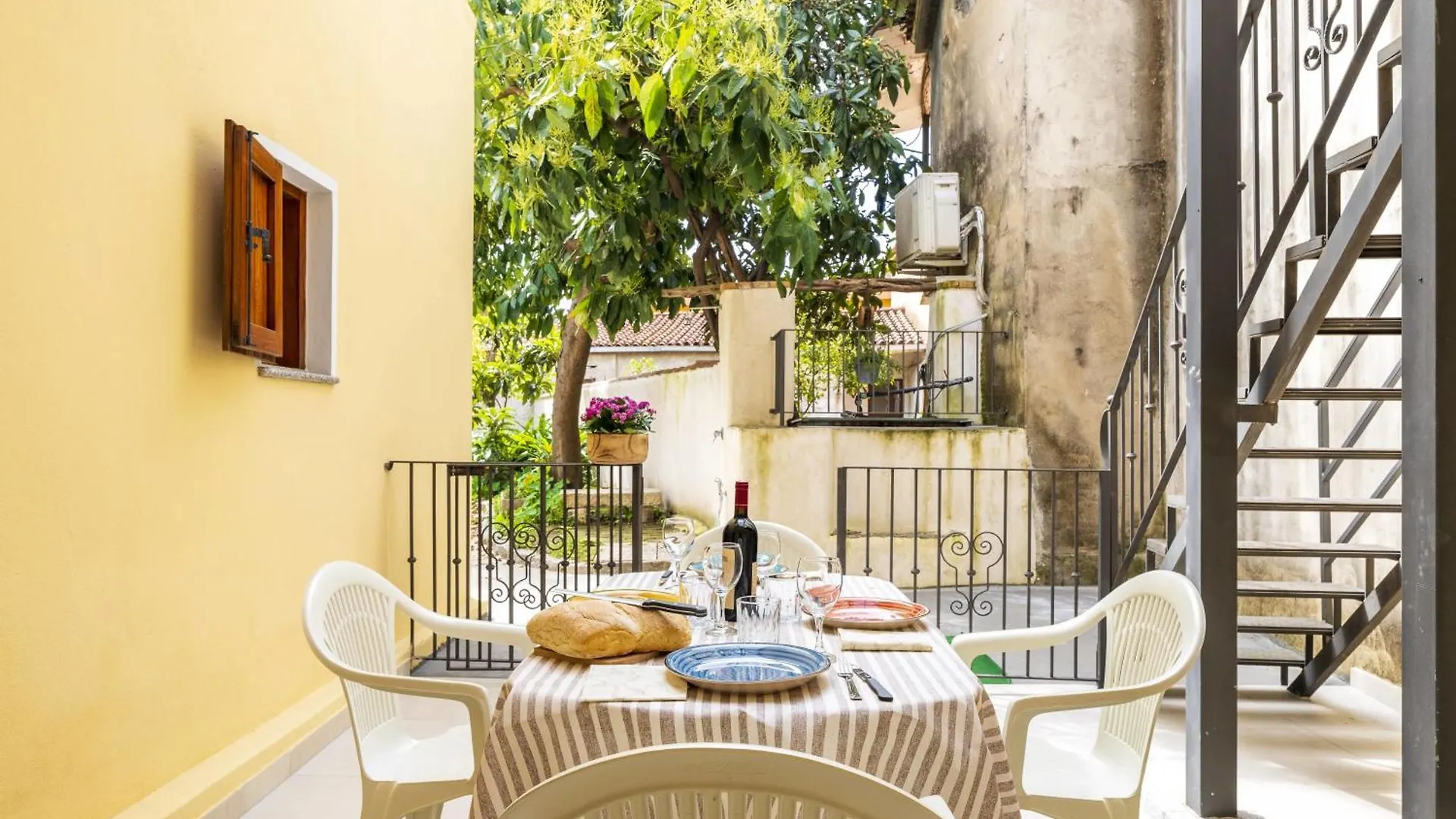 Casa Sulis Holiday Home 托尔托利 公寓